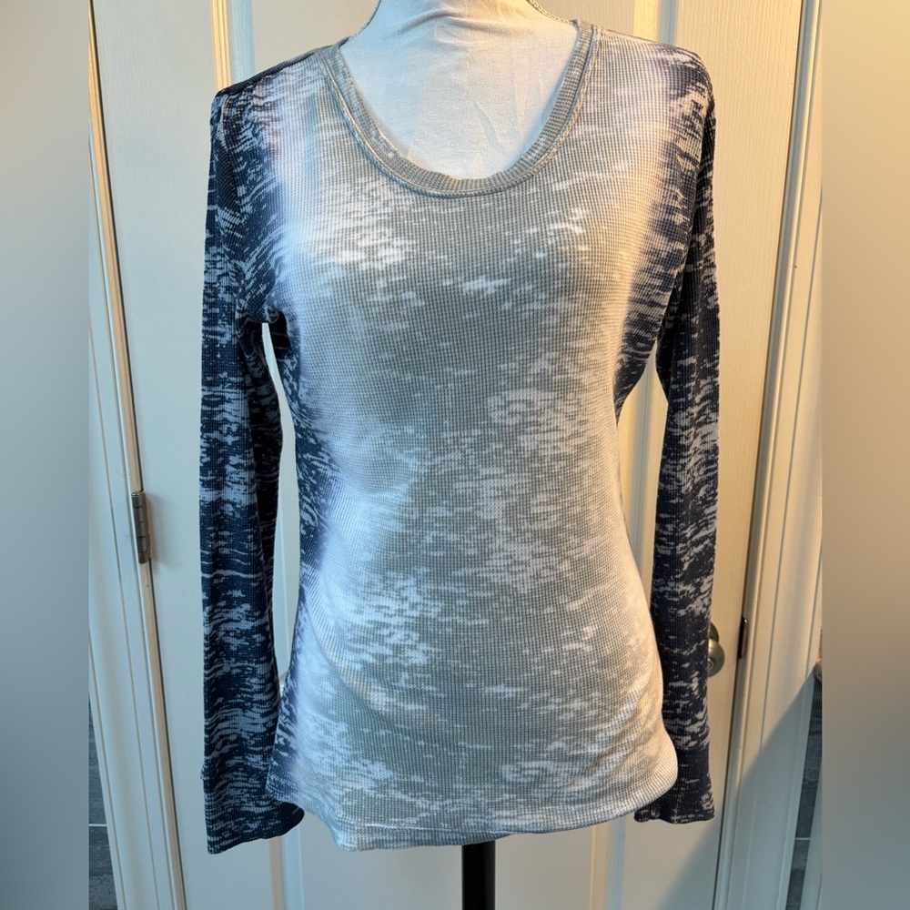 Cut Cute women's long sleeve t-shirt size Small